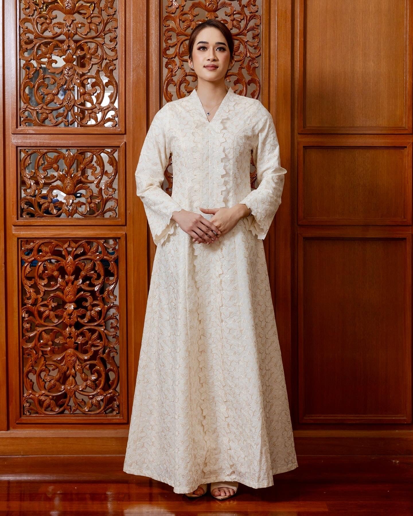 {LIMITED EDITION} Arabella Jubah Kebarung Classic - White Gold EMANUEL FEMME