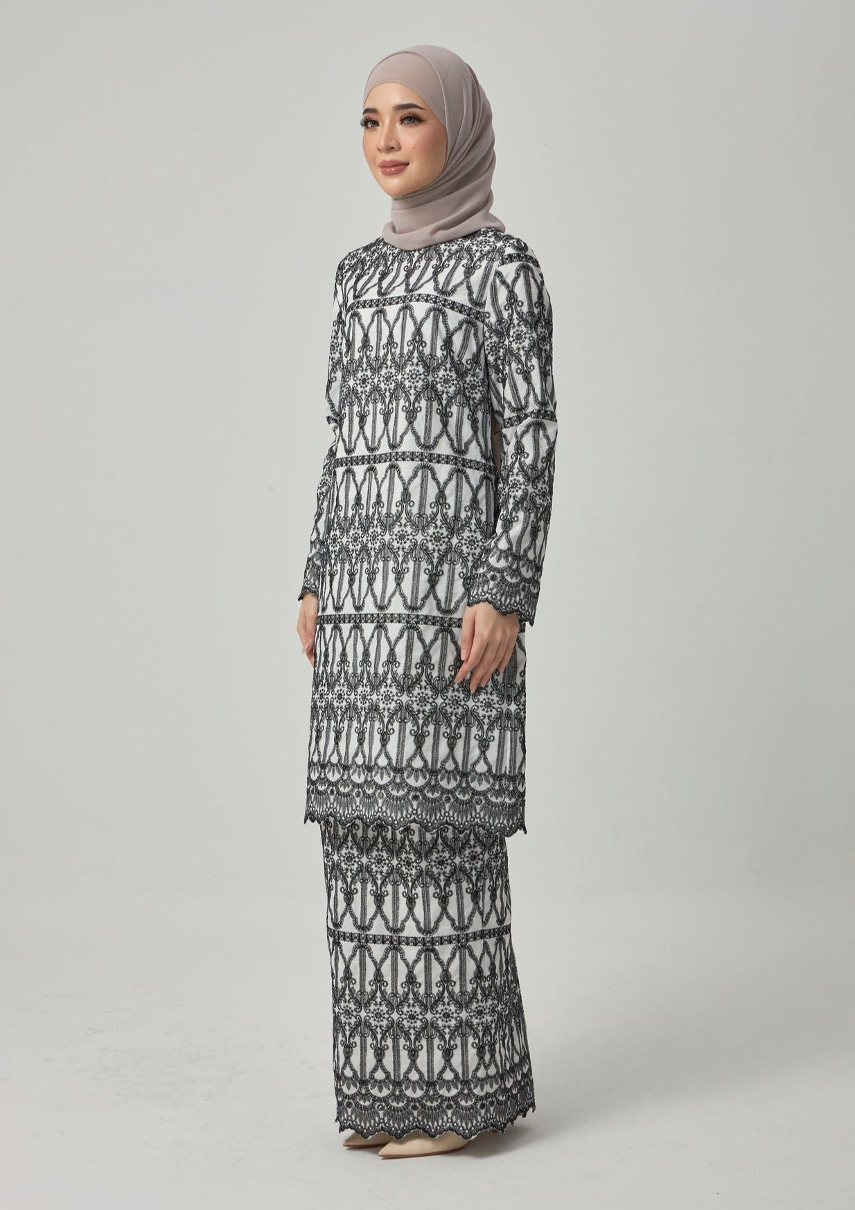 Levin Kurung Modern - Black EMANUEL FEMME