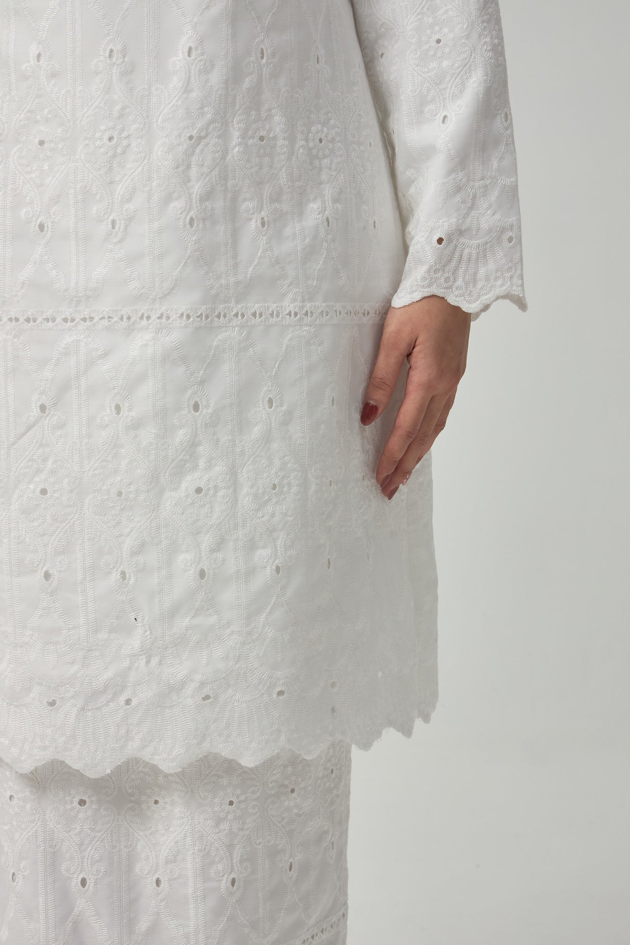 Levin Kurung Modern - White EMANUEL FEMME