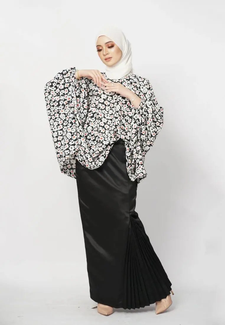 Daisy Billowy Bell Sleeves Kurung - Black EMANUEL FEMME