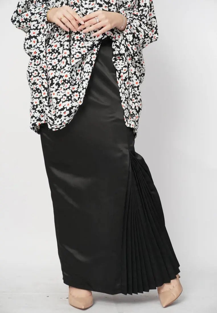 Daisy Billowy Bell Sleeves Kurung - Black EMANUEL FEMME